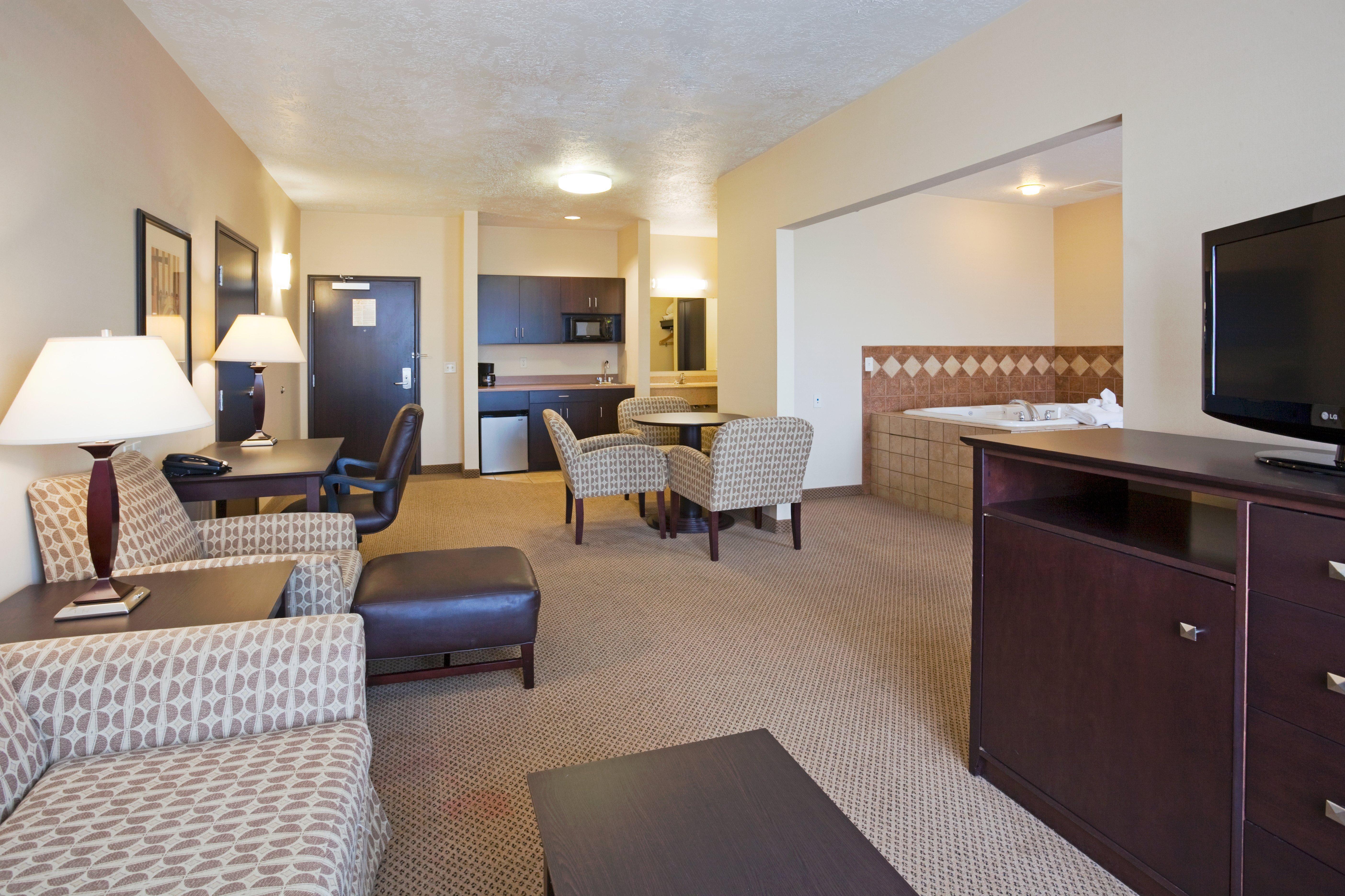 Holiday Inn Express Hotel & Suites Sioux Falls-Brandon By Ihg Exterior photo