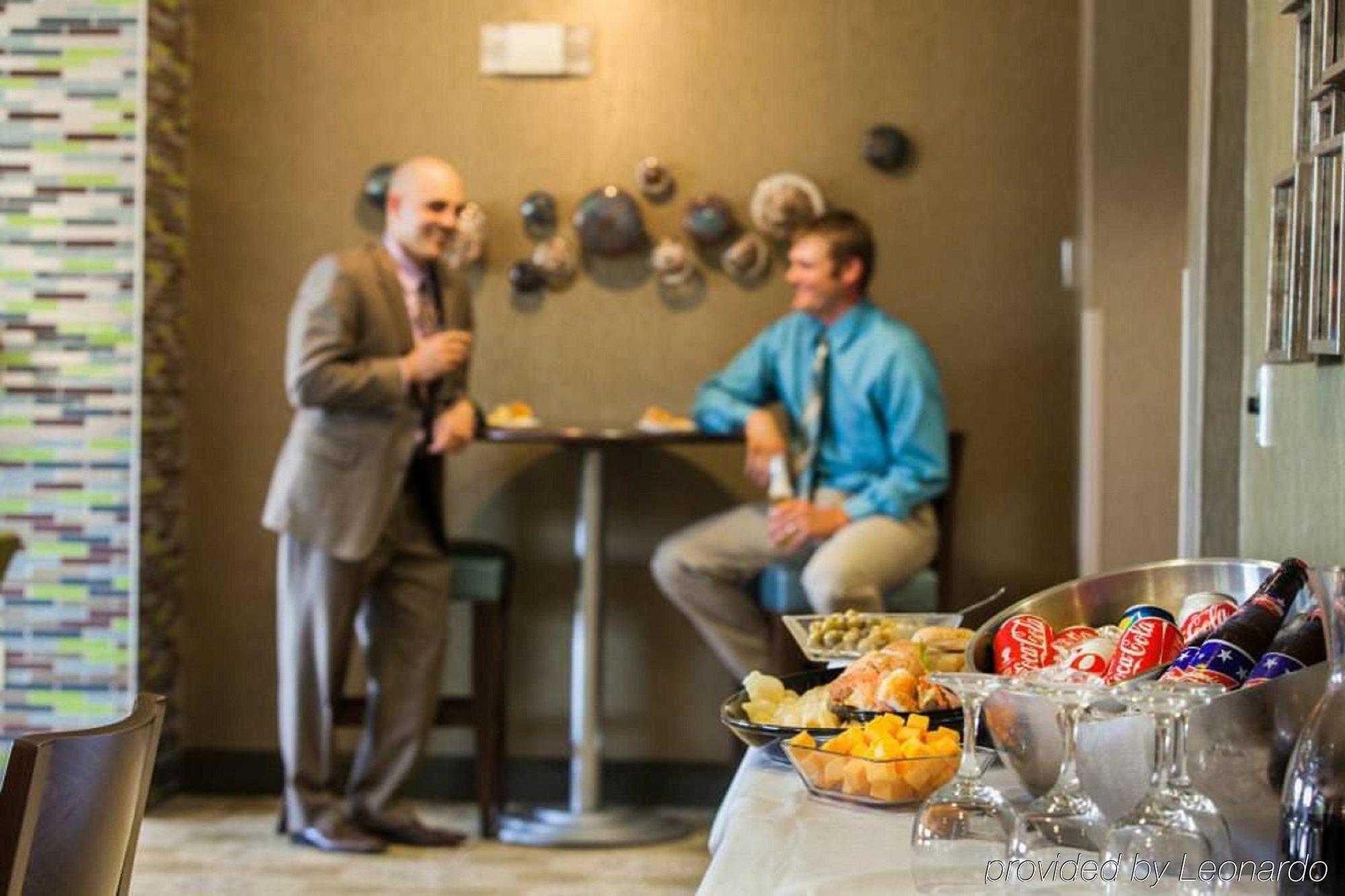 Holiday Inn Express Hotel & Suites Sioux Falls-Brandon By Ihg Exterior photo